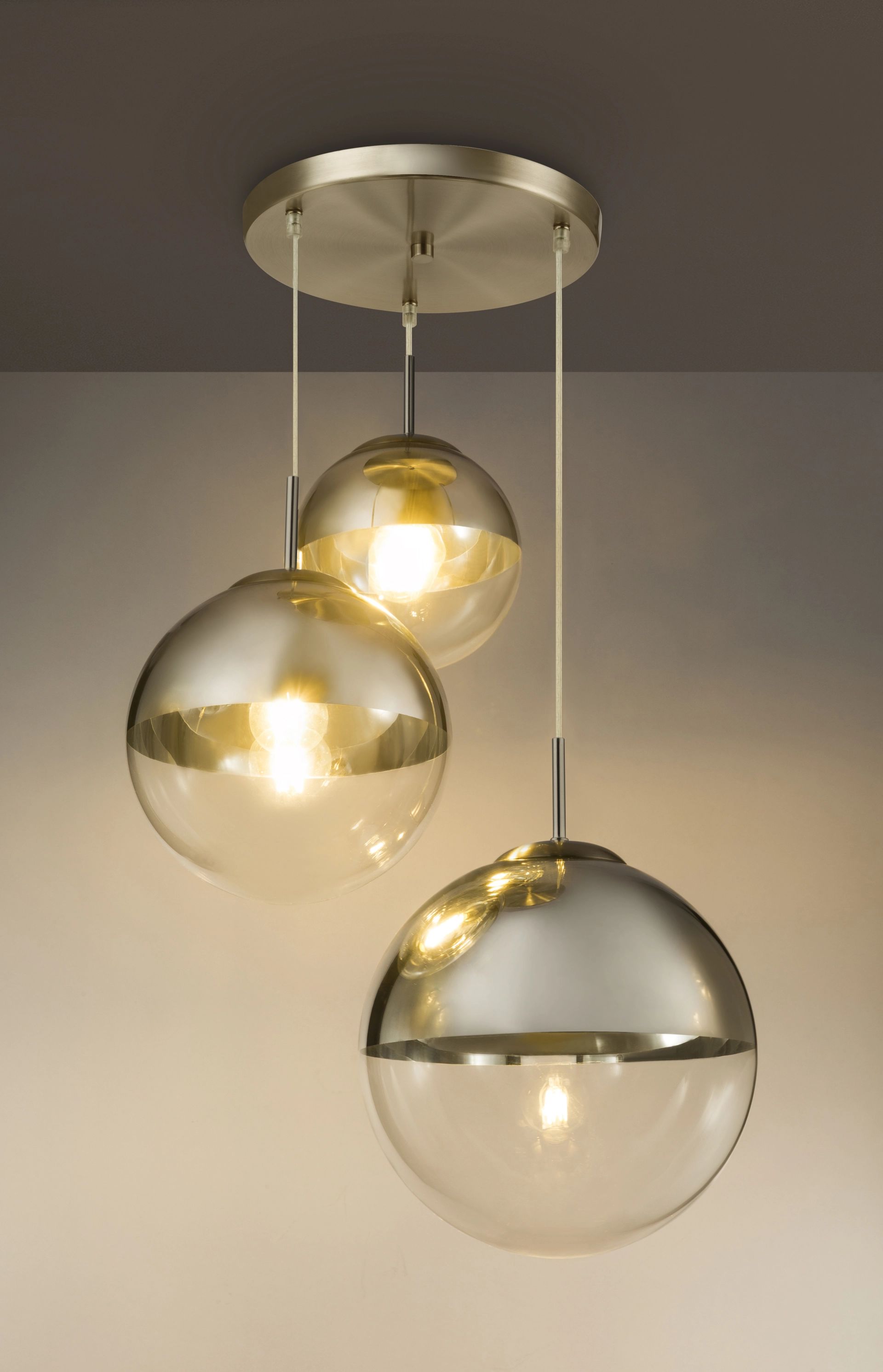 moderne-hanglamp-met-elegante-glazen-bollen-varus-variant-image3