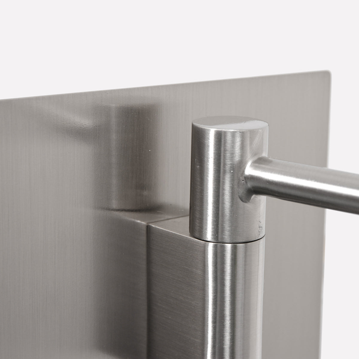 strakke-wandlamp-led-staal-steinhauer-retina-variant-image11