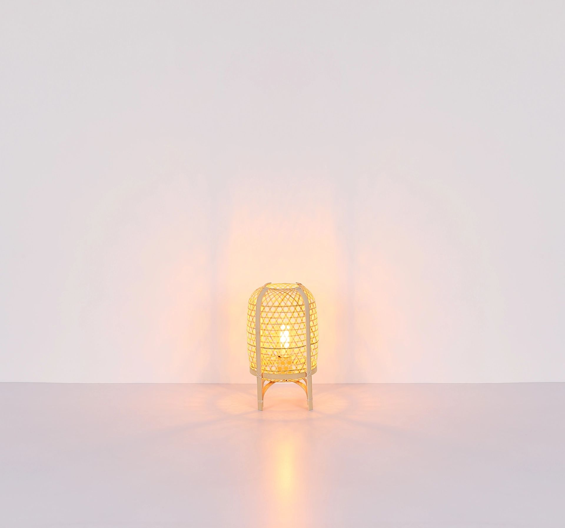 tafellamp-van-bamboe-en-metaal-modern-design-cairo-variant-image4