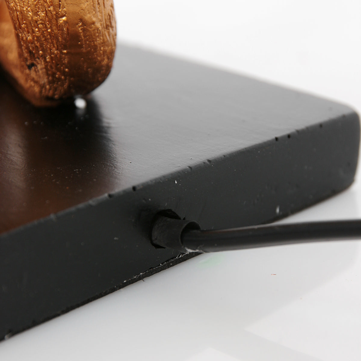 zwarte-tafellamp-met-gouden-stokstaart-anne-light-home-animaux-variant-image12