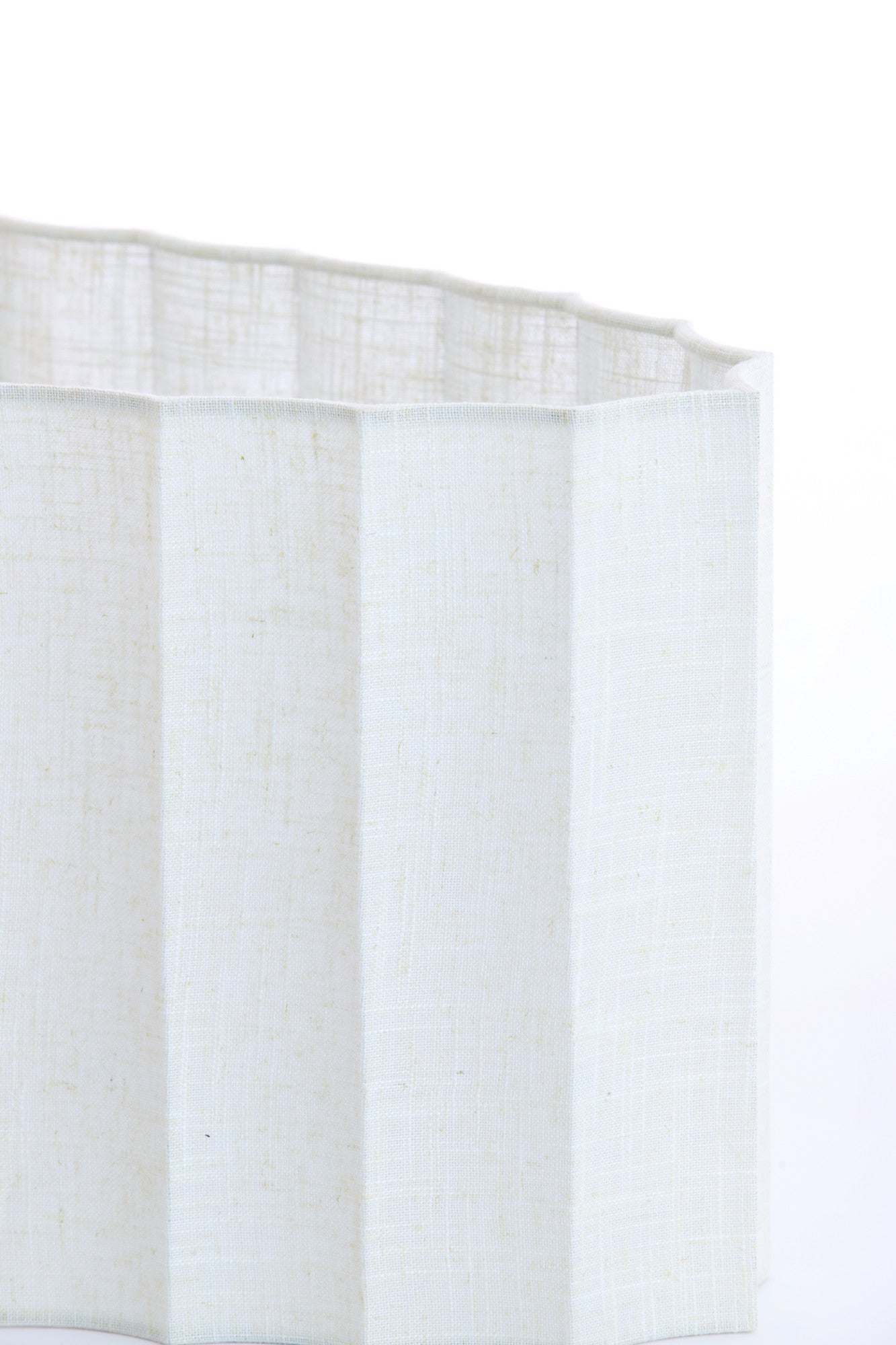 ovale-witte-lampenkap-geplooid-light-living-disli-variant-image7