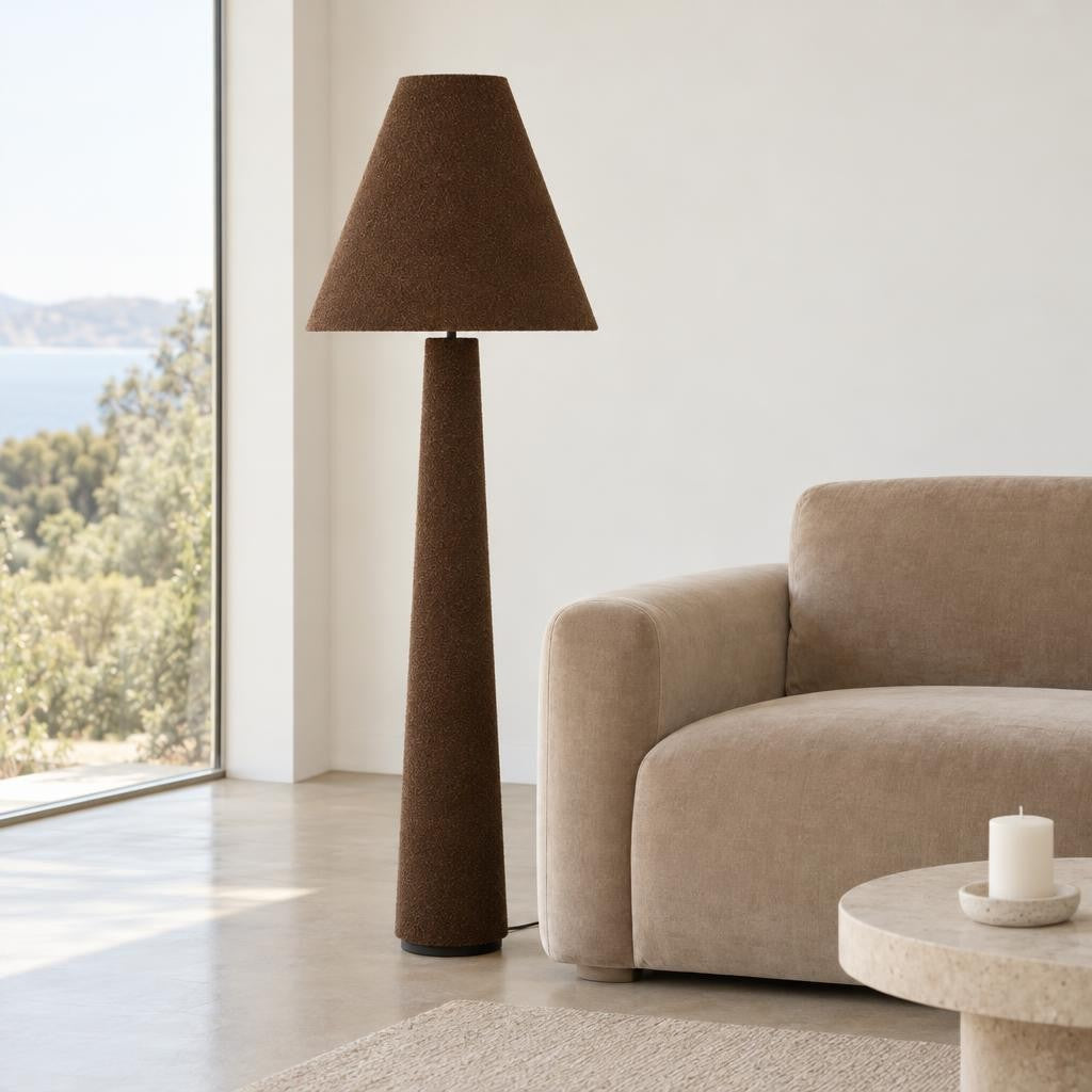 Brązowa lampa podłogowa vintage Devia Light & Living – zdjęcie aranżacyjne